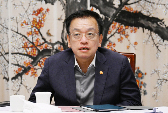 최상목 대통령 권한대행 부총리 겸 기획재정부 장관이 14일 정부서울청사에서 열린 거시경제·금융현안 간담회에서 발언하고 있다.연합뉴스